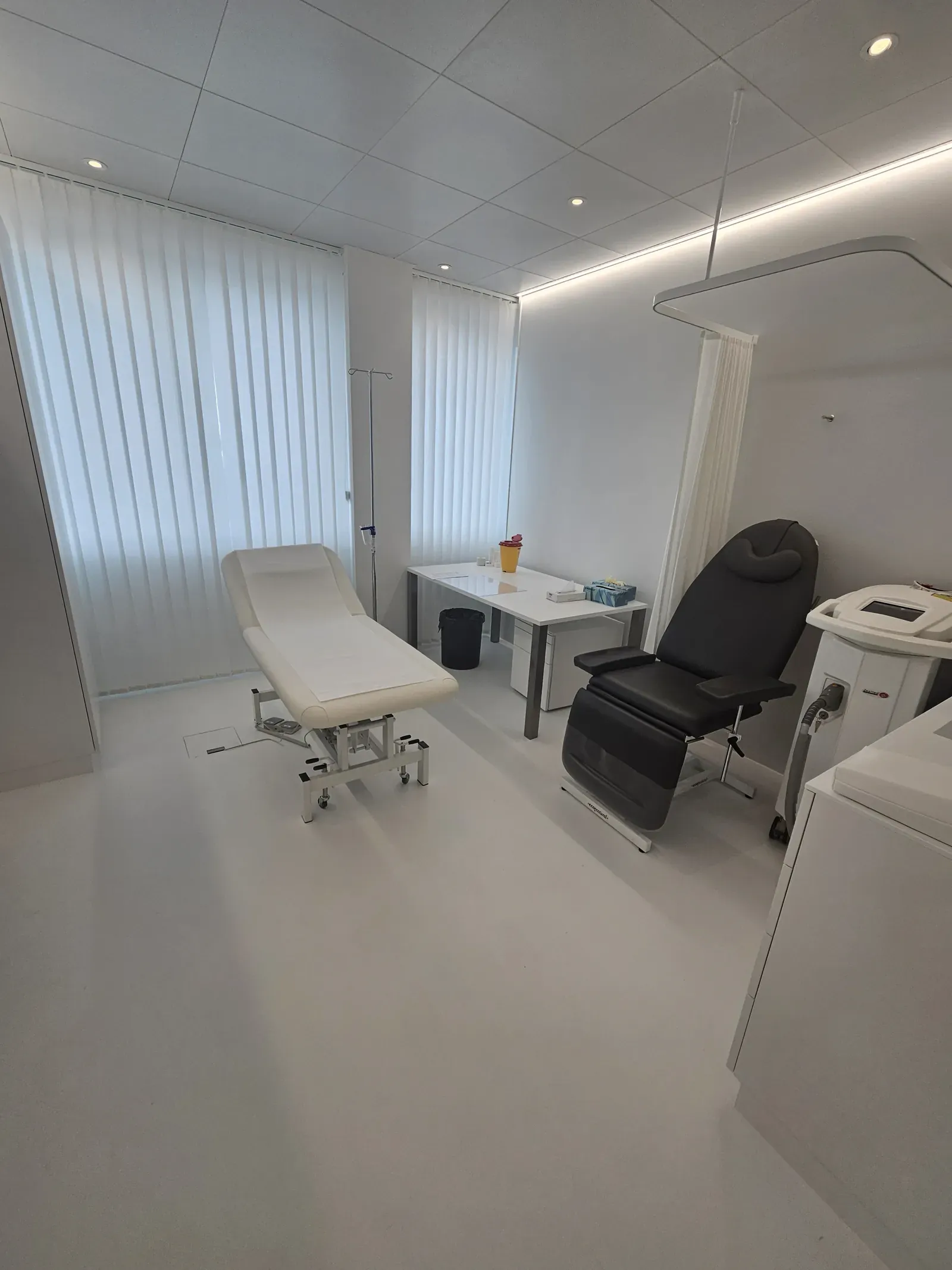 Examination room at Swiss Permanence in Pfäffikon SZ