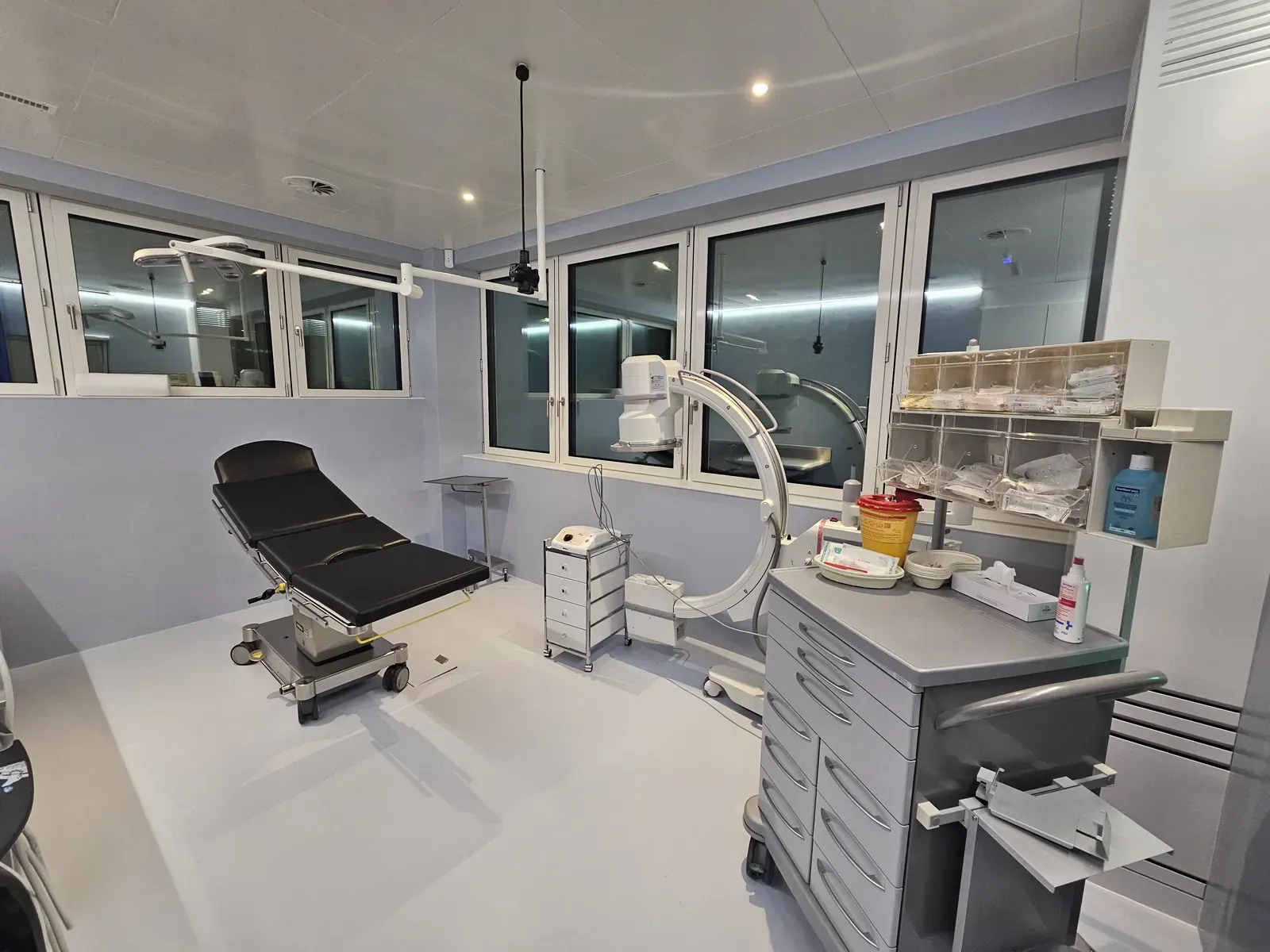 Treatment room with imaging equipment, Swiss Permanence